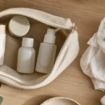 Soin visage enfant : trousse SPF50+ visage, baume et crème sans parfum, vue de dessus